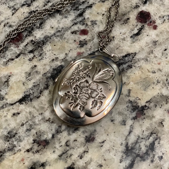 1928 Silver Locket - Picture 1 of 5